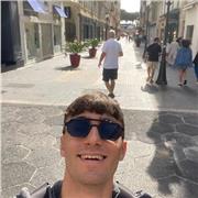 Laureando in economia offre lezioni per aiuto compiti e storia